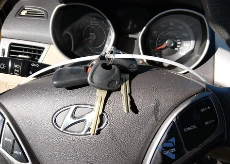 2013 Hyundai Elantra Gls from USA, damaged, VIN KMHDH4AE4DU880612